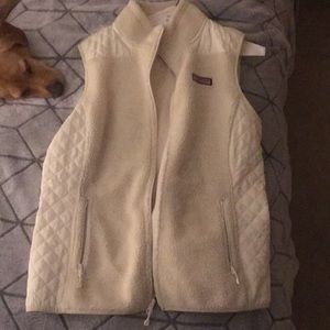 Vineyard vines quilted white fleece vest, Medium
